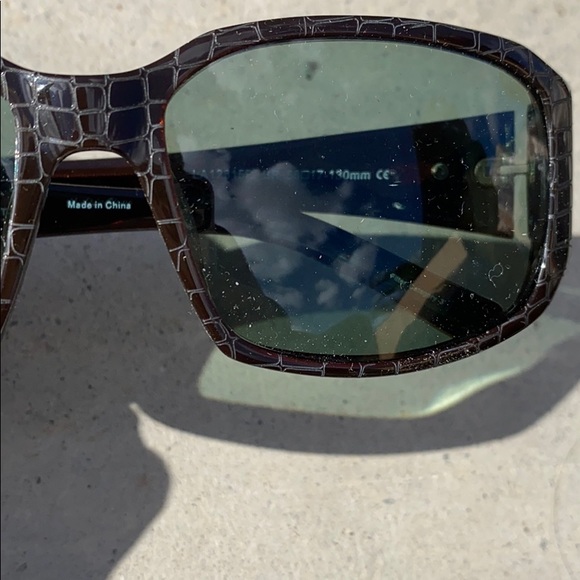 Lacoste sunglasses - Picture 2 of 5